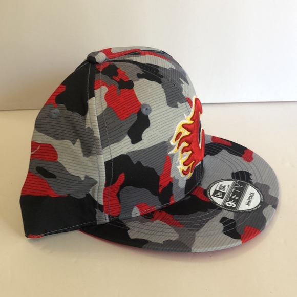 NWT Calgary Flames Camo Hat - Picture 3 of 4
